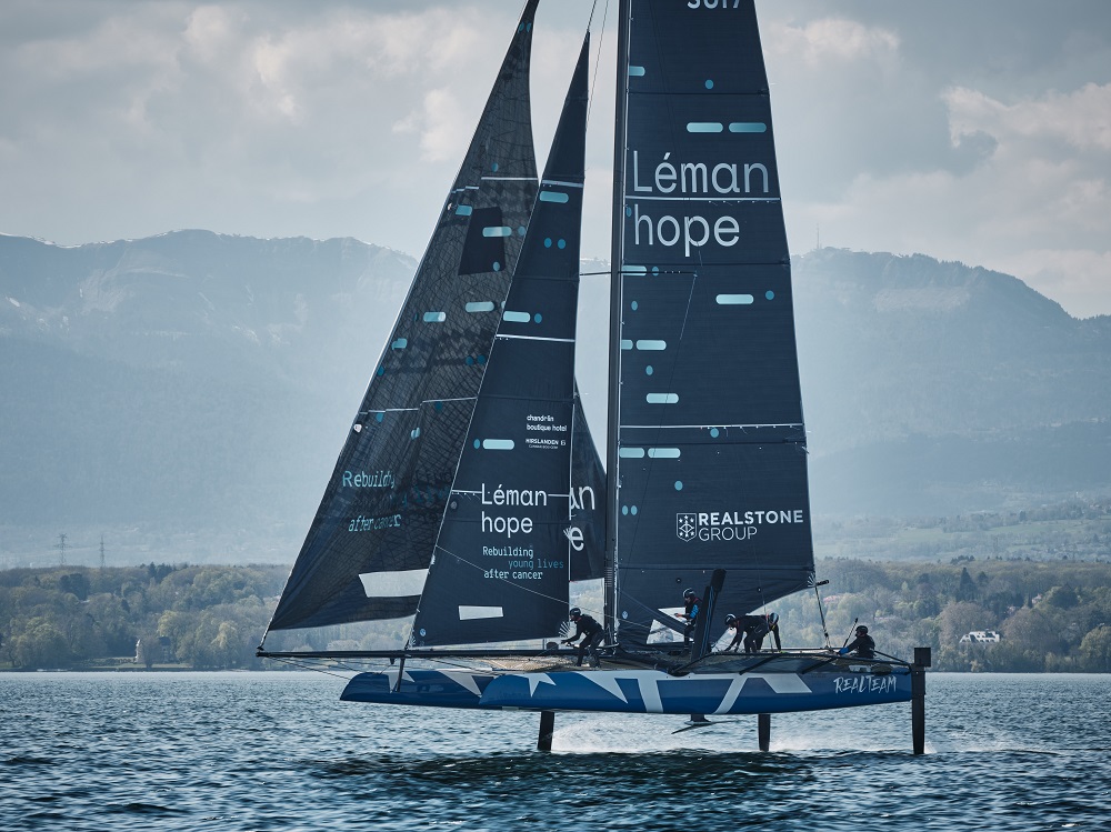 Realteam Sailing inaugurates its sails with the colours of Léman hope